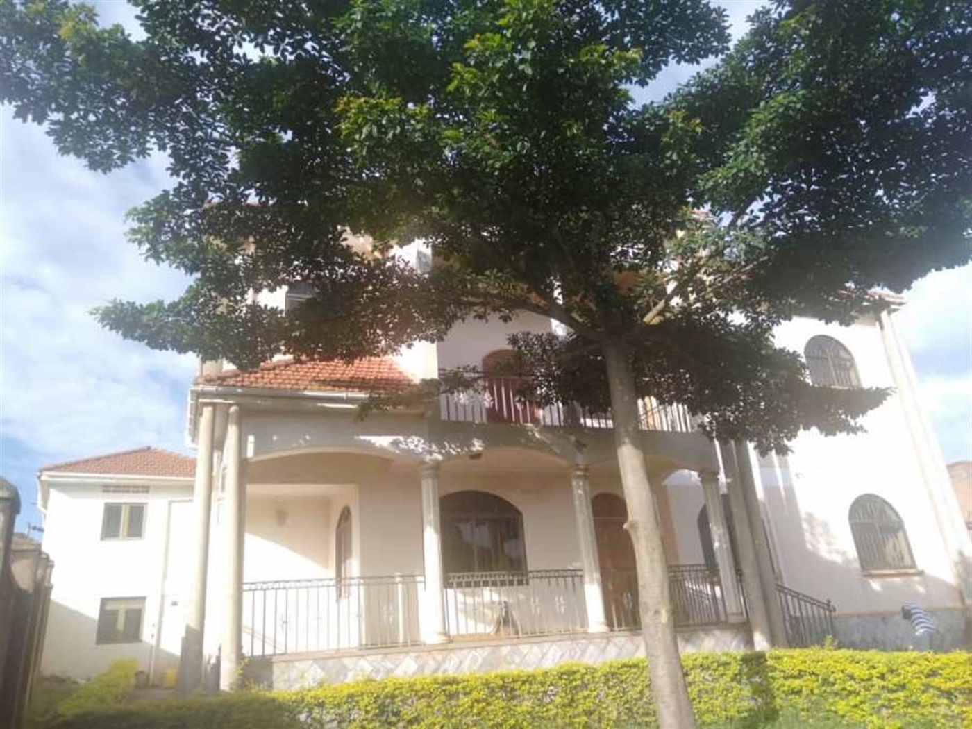 Mansion for sale in Seguku Wakiso