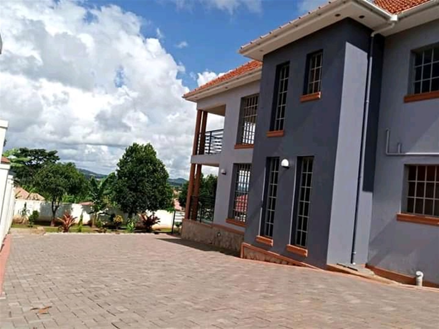 Mansion for sale in Kitende Wakiso