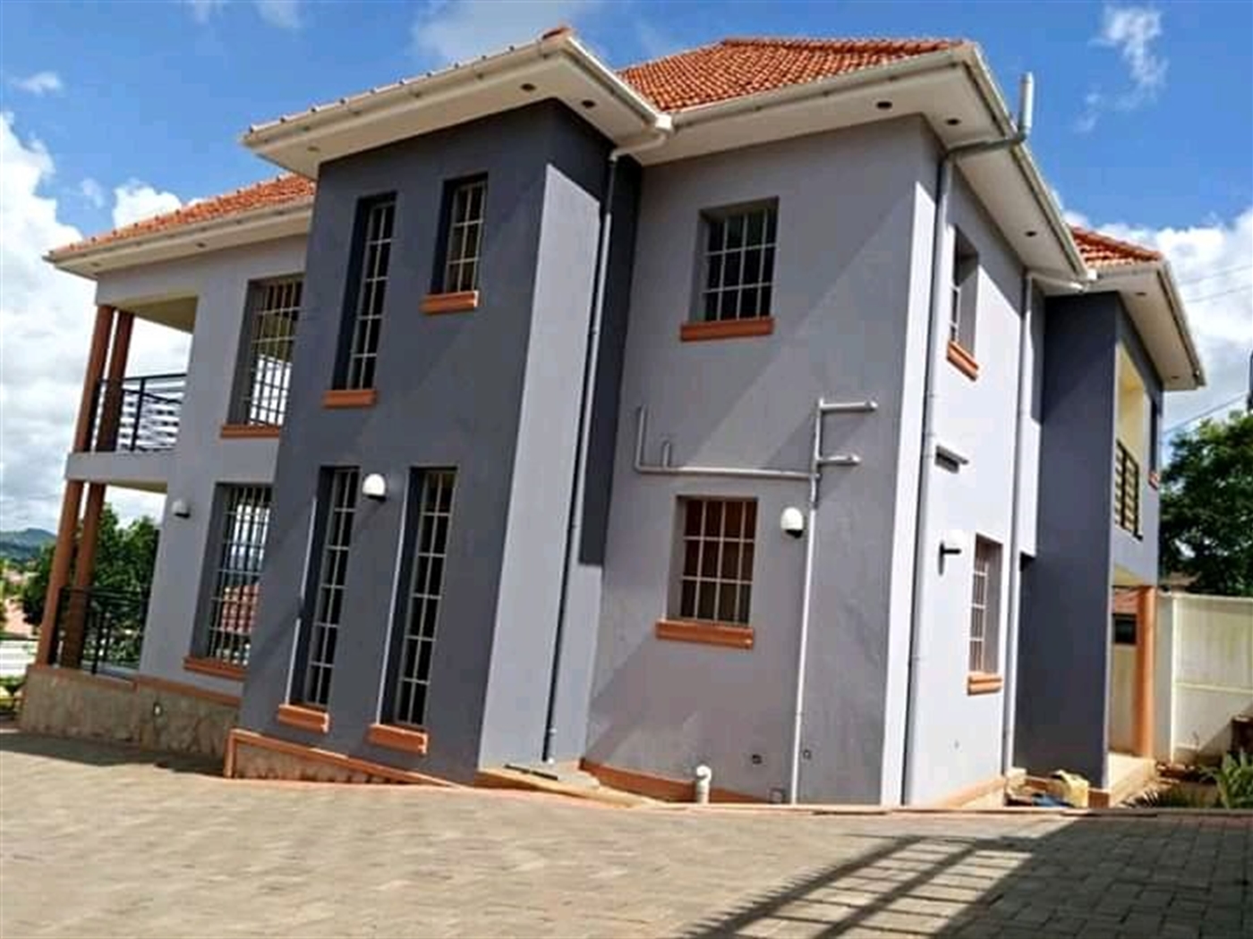 Mansion for sale in Kitende Wakiso