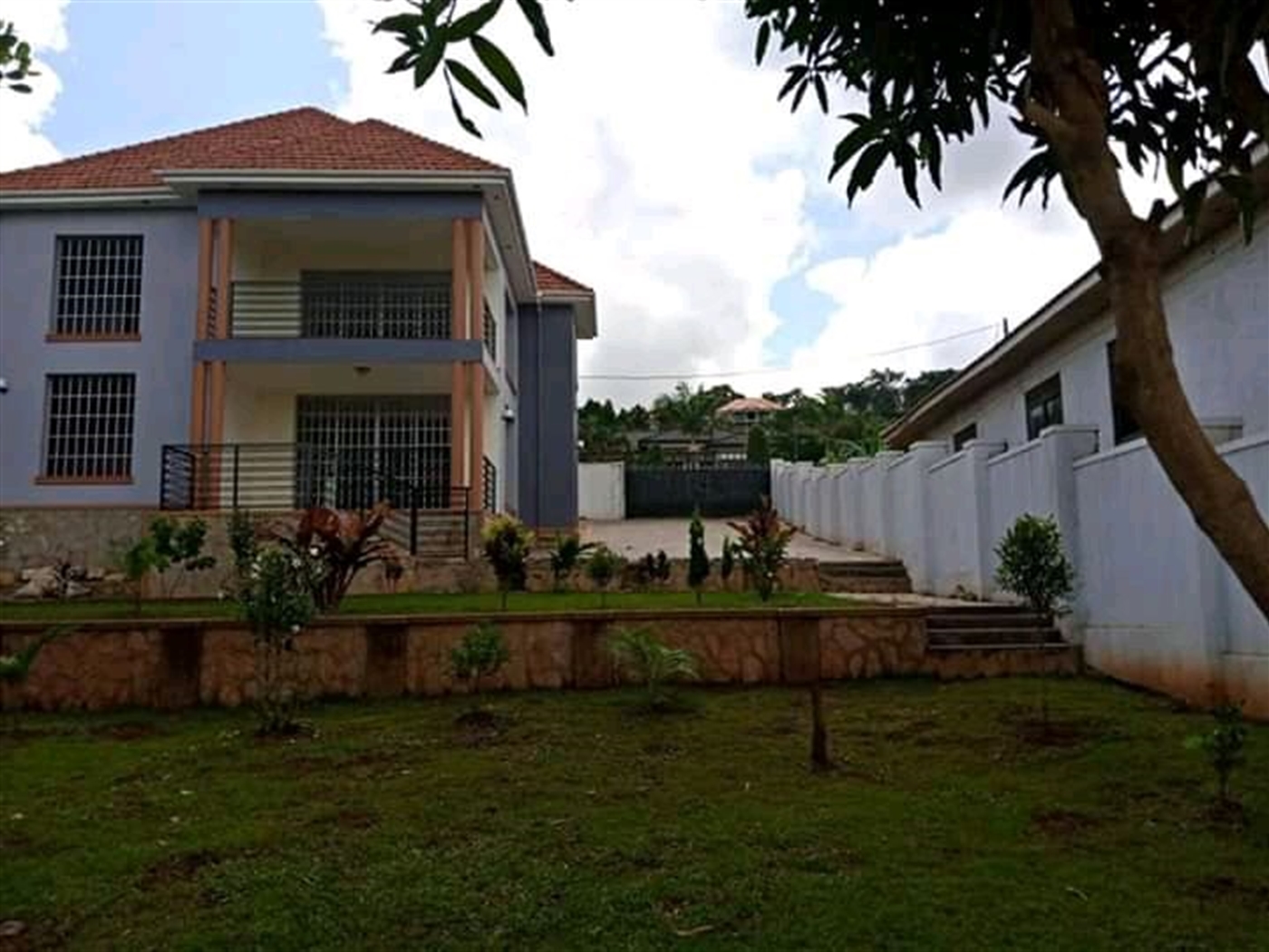 Mansion for sale in Kitende Wakiso