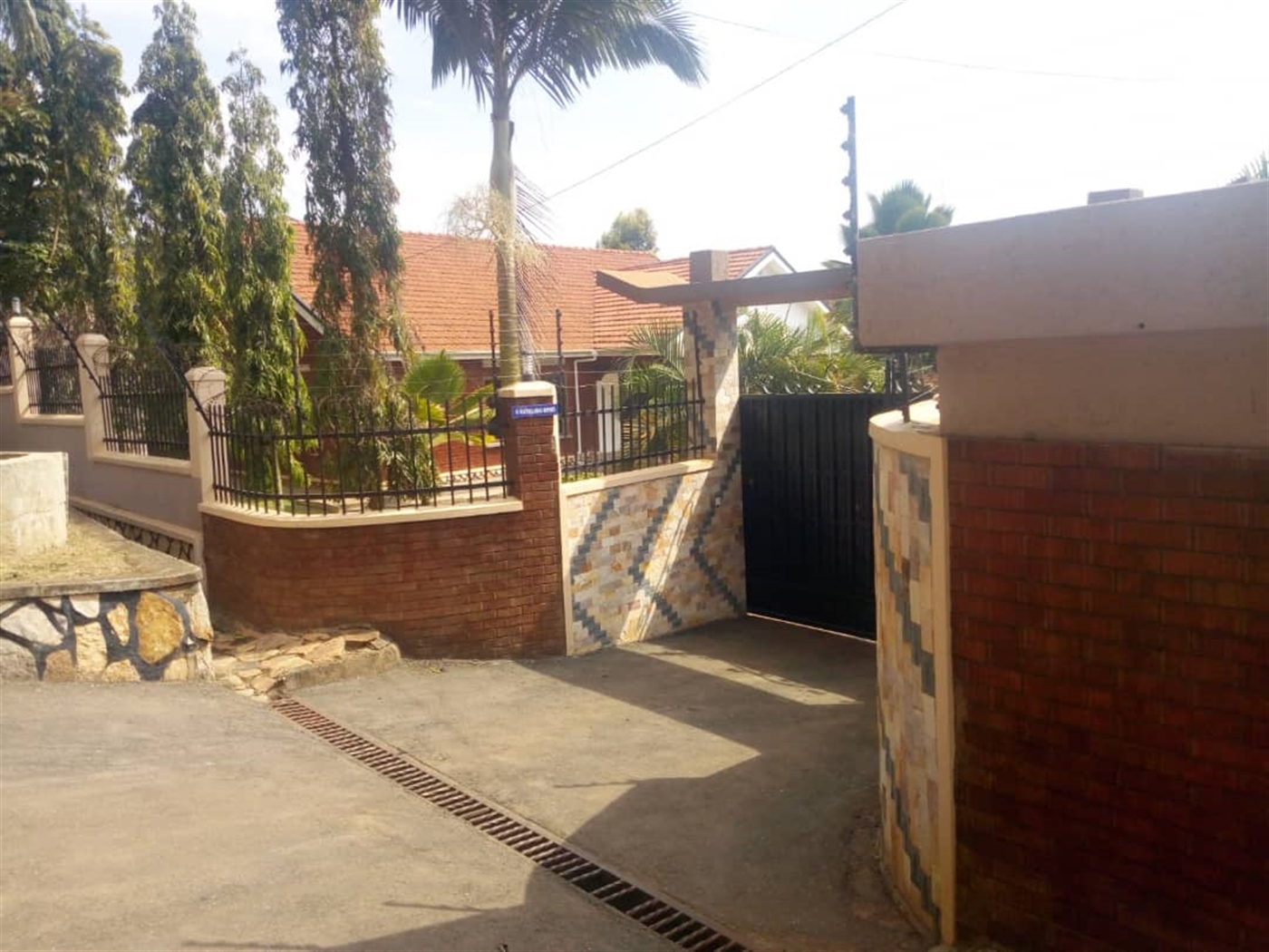 Bungalow for rent in Naguru Kampala