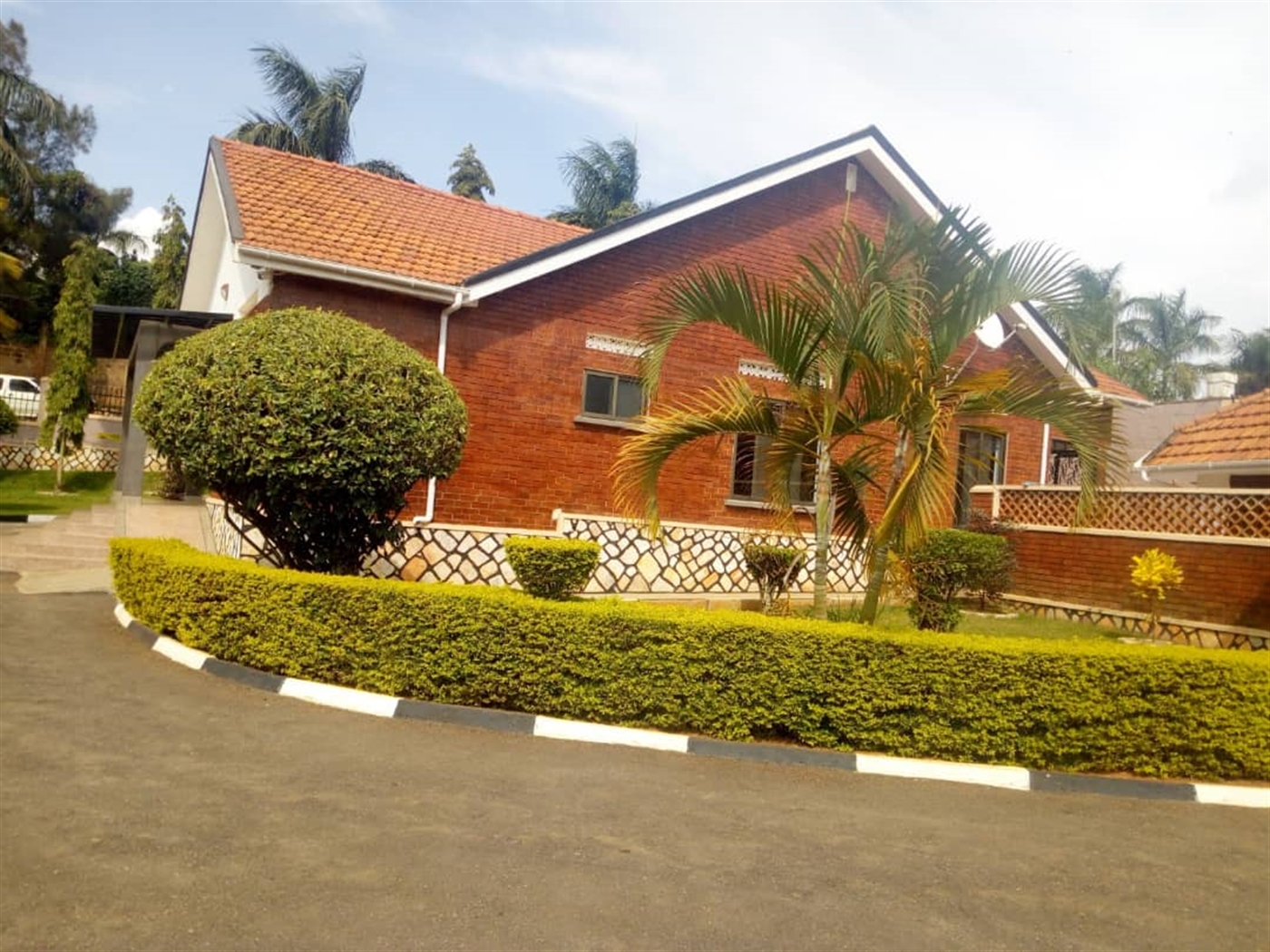 Bungalow for rent in Naguru Kampala