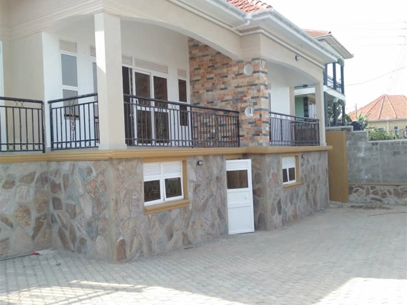 Mansion for sale in Kitende Wakiso