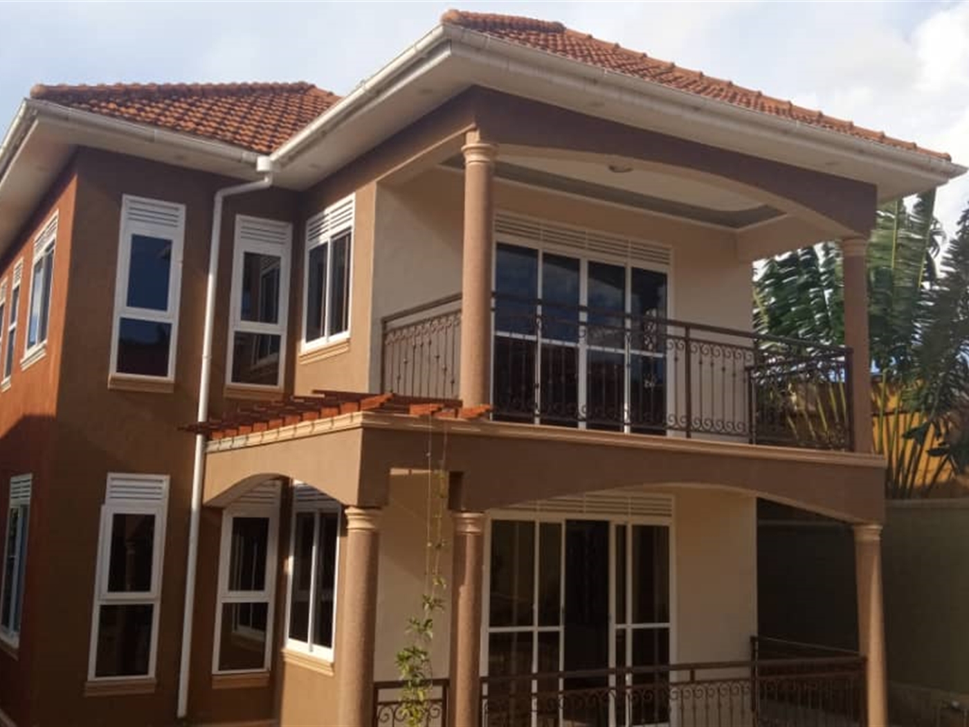 Storeyed house for sale in Kyaliwajjala Wakiso