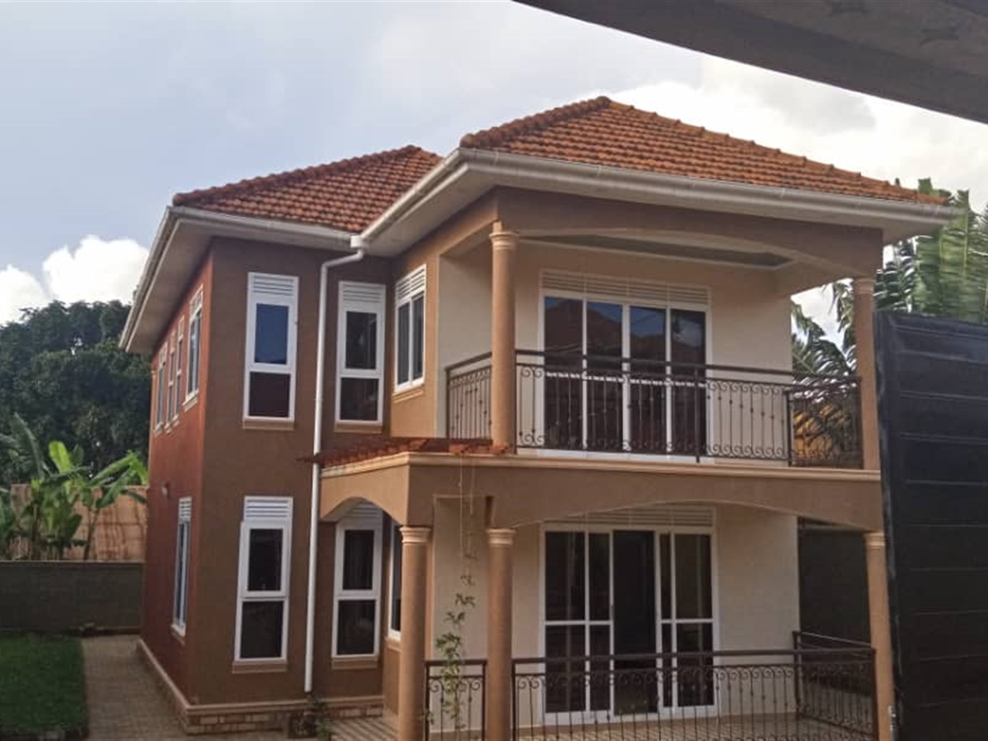 Storeyed house for sale in Kyaliwajjala Wakiso