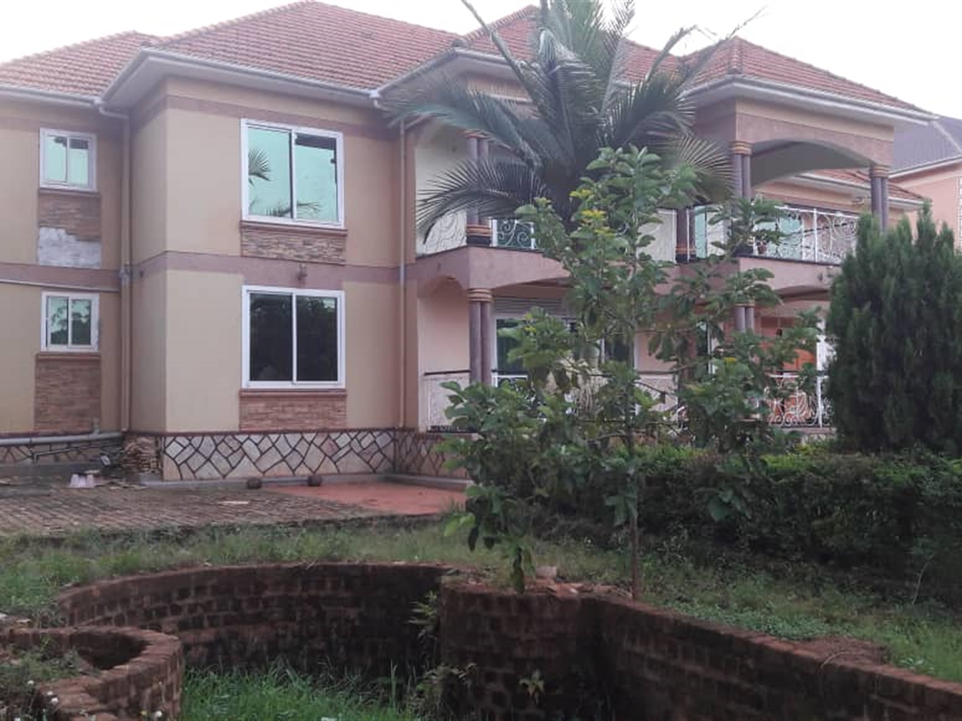 Storeyed house for sale in Kitende Wakiso