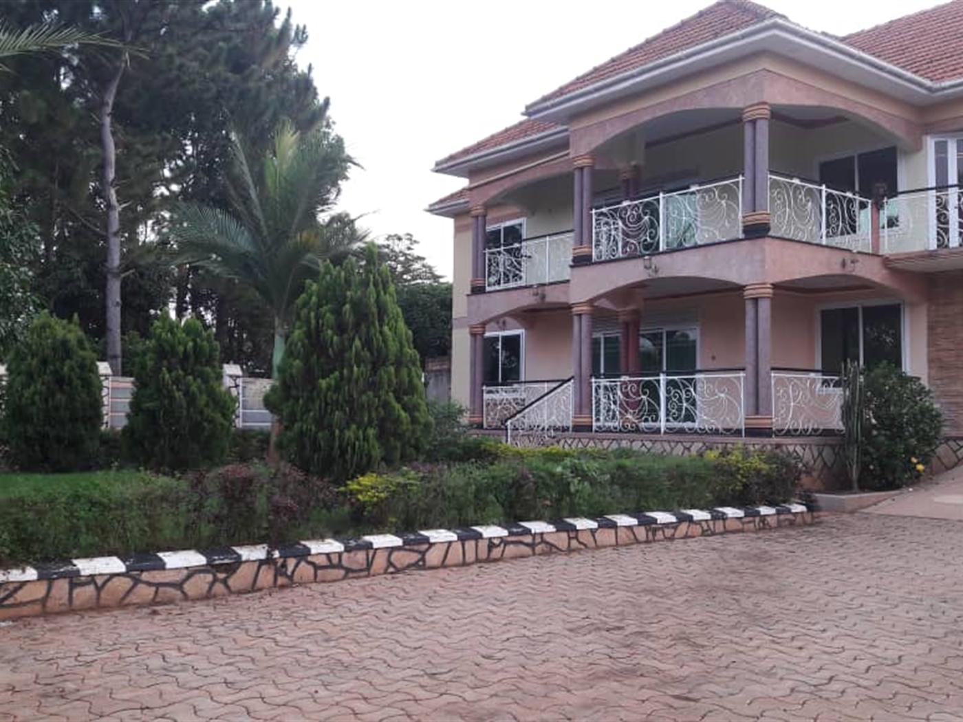 Storeyed house for sale in Kitende Wakiso