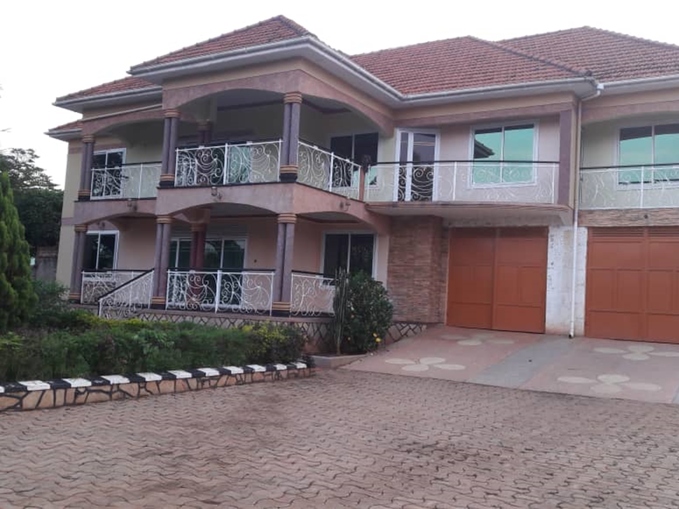 Storeyed house for sale in Kitende Wakiso