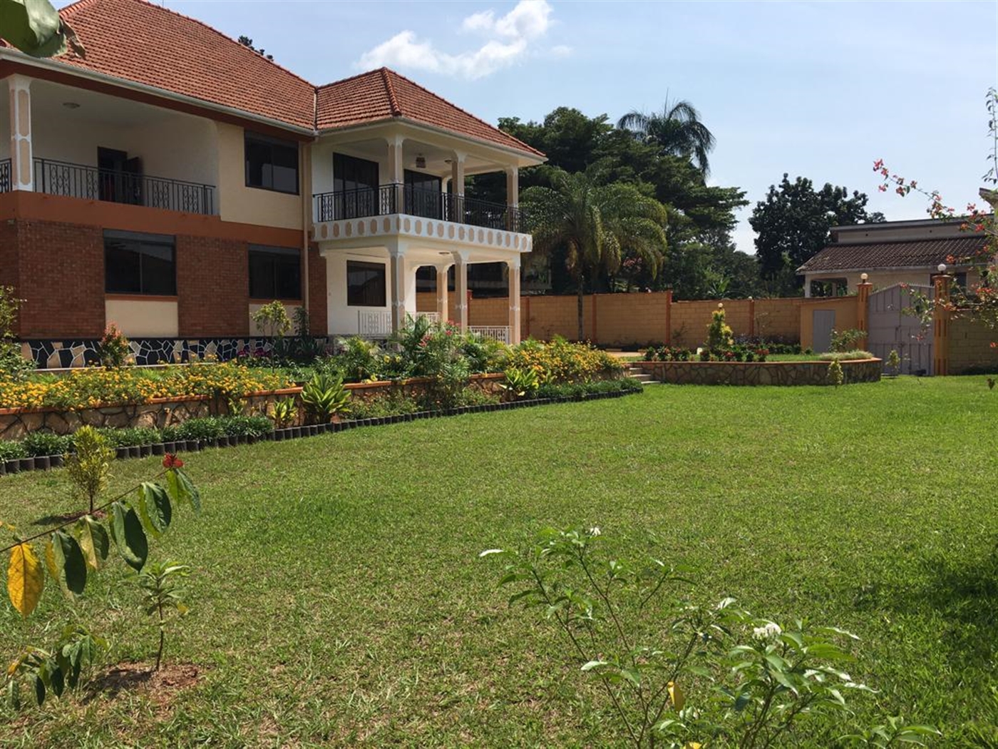 Mansion for rent in Muyenga Kampala