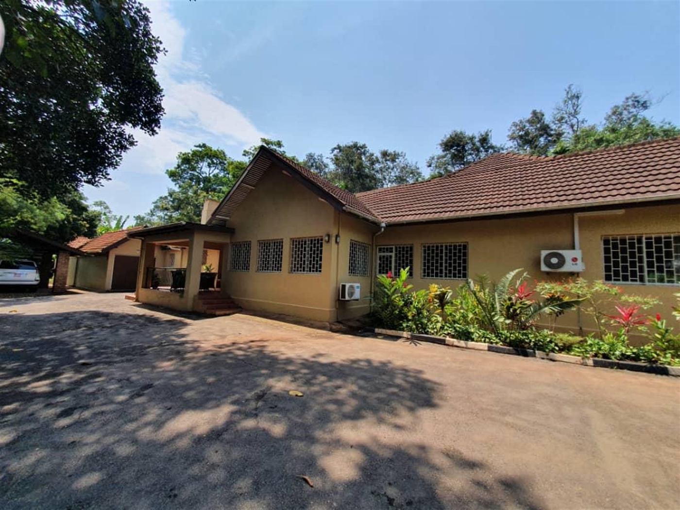 Bungalow for sale in Kololo Kampala