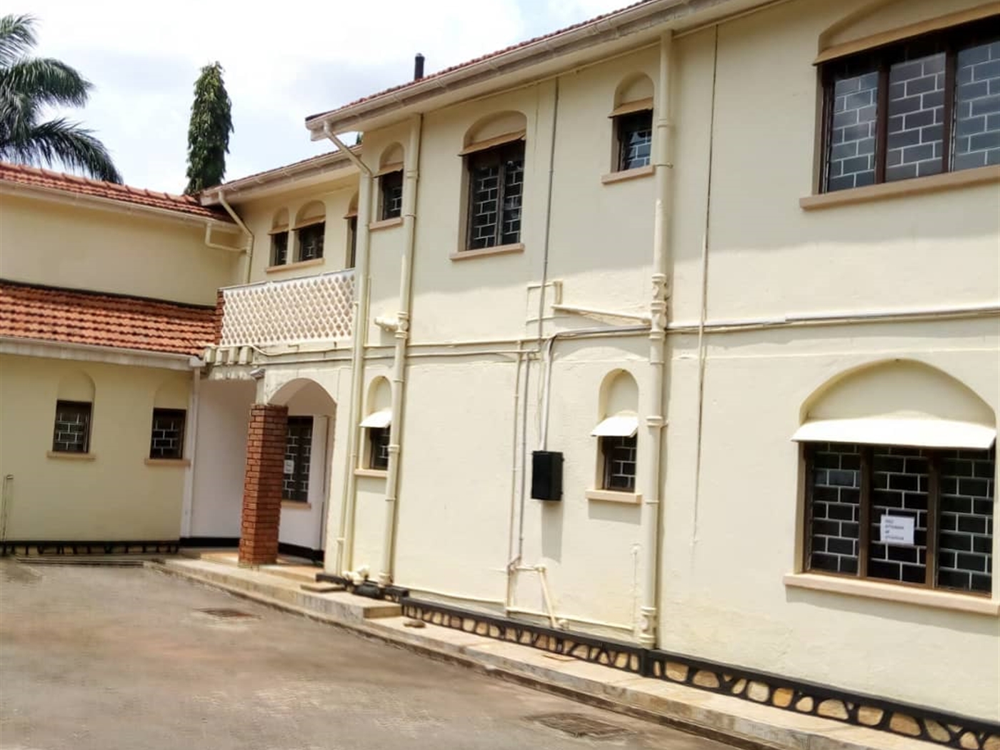 Mansion for rent in Bugoloobi Kampala