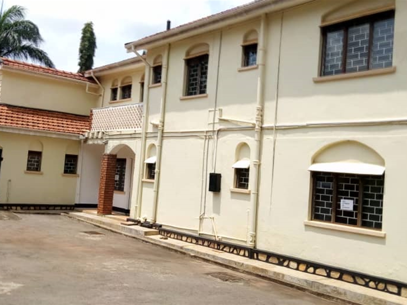 Mansion for rent in Bugoloobi Kampala