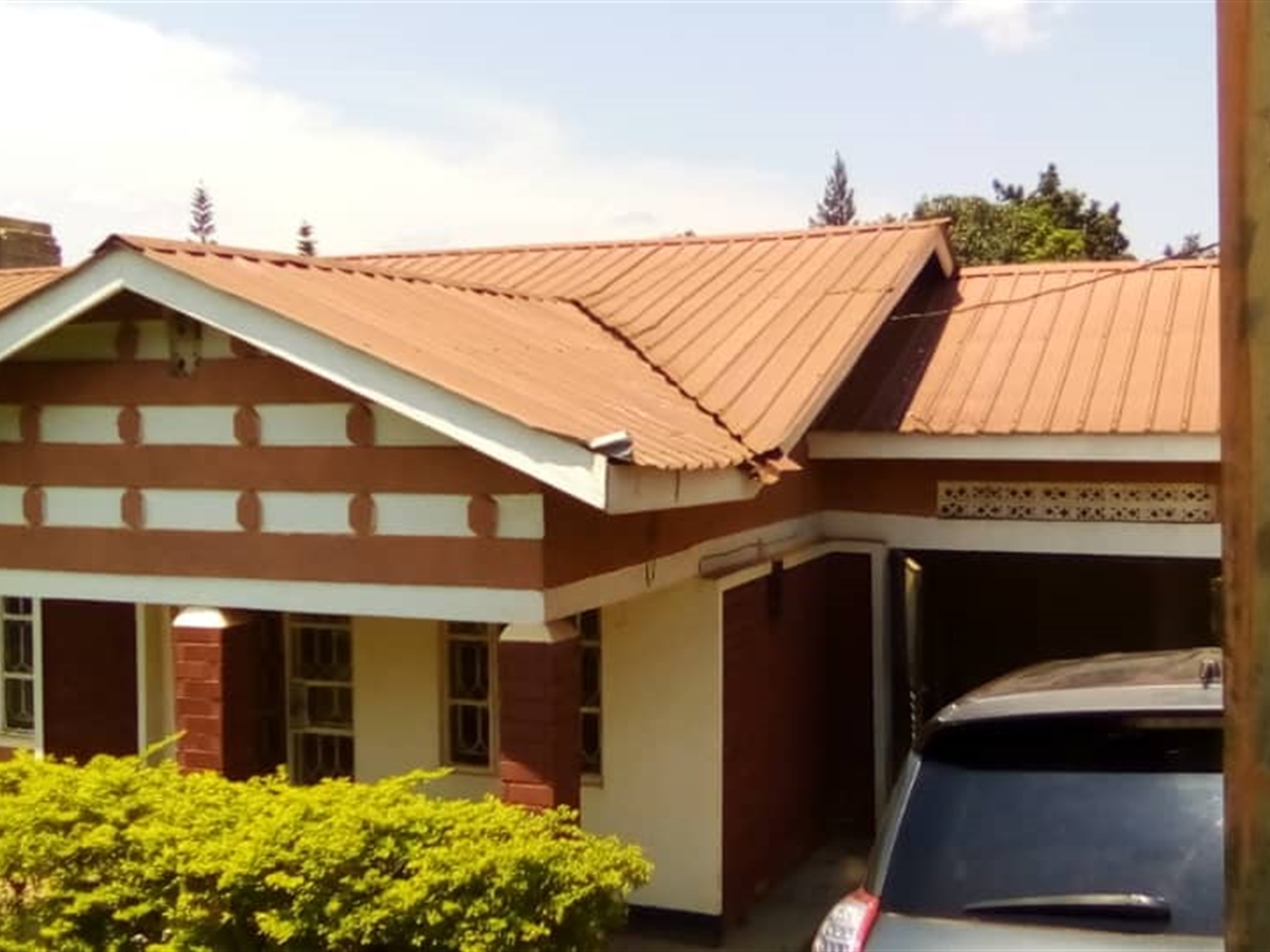 Bungalow for sale in Mutungo Kampala