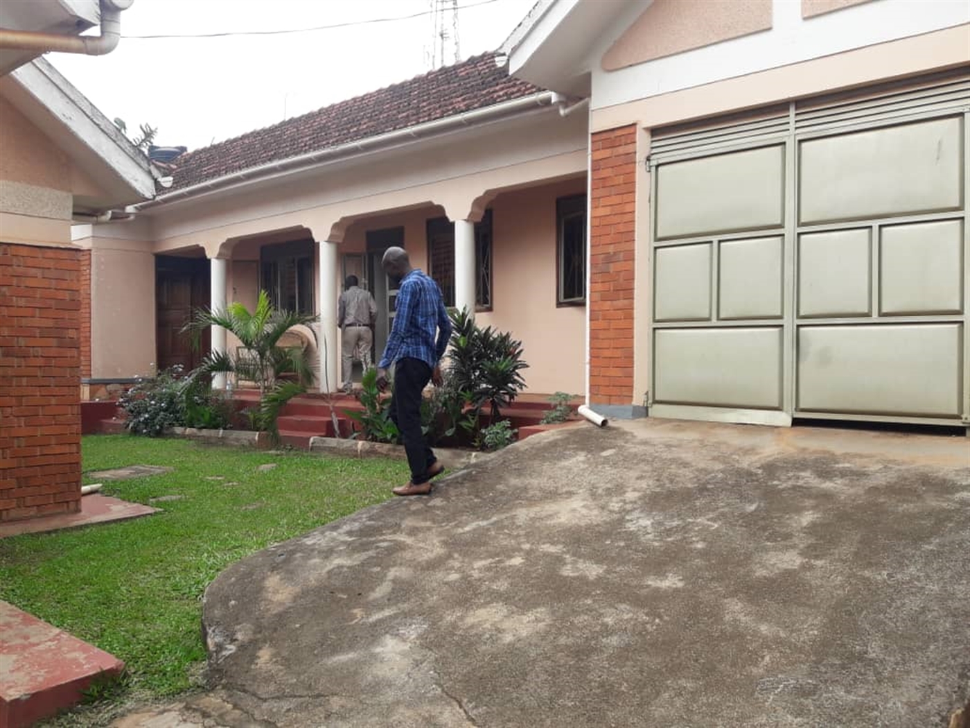 Bungalow for rent in Bukoto Kampala