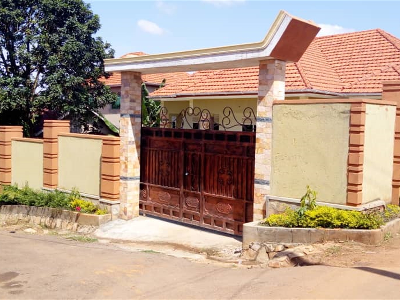 Bungalow for sale in Munyonyo Kampala