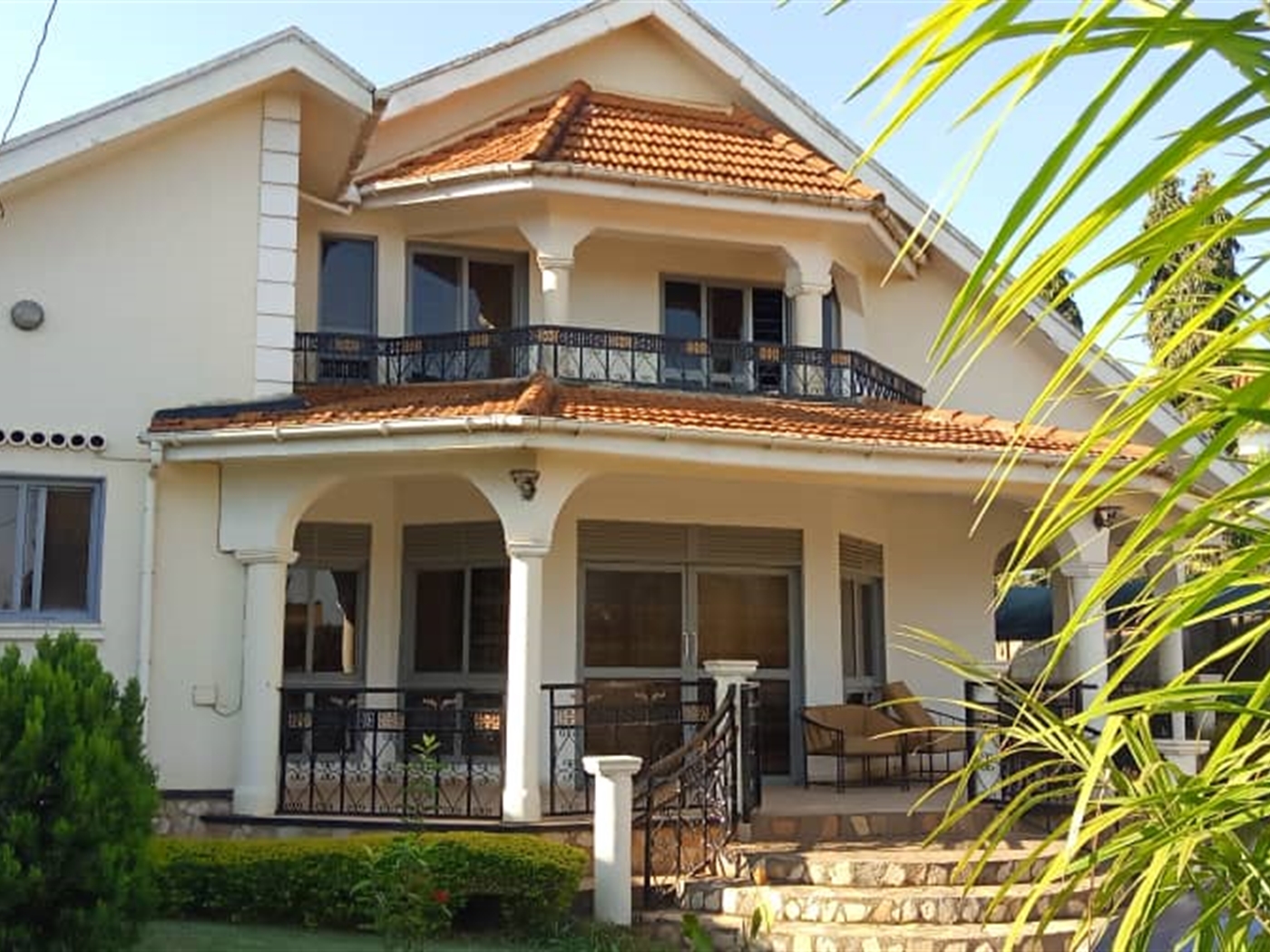 Storeyed house for sale in Munyonyo Kampala