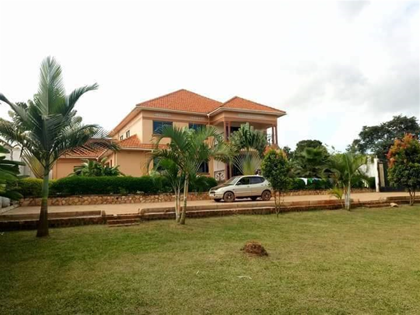 Storeyed house for sale in Kyanja Wakiso