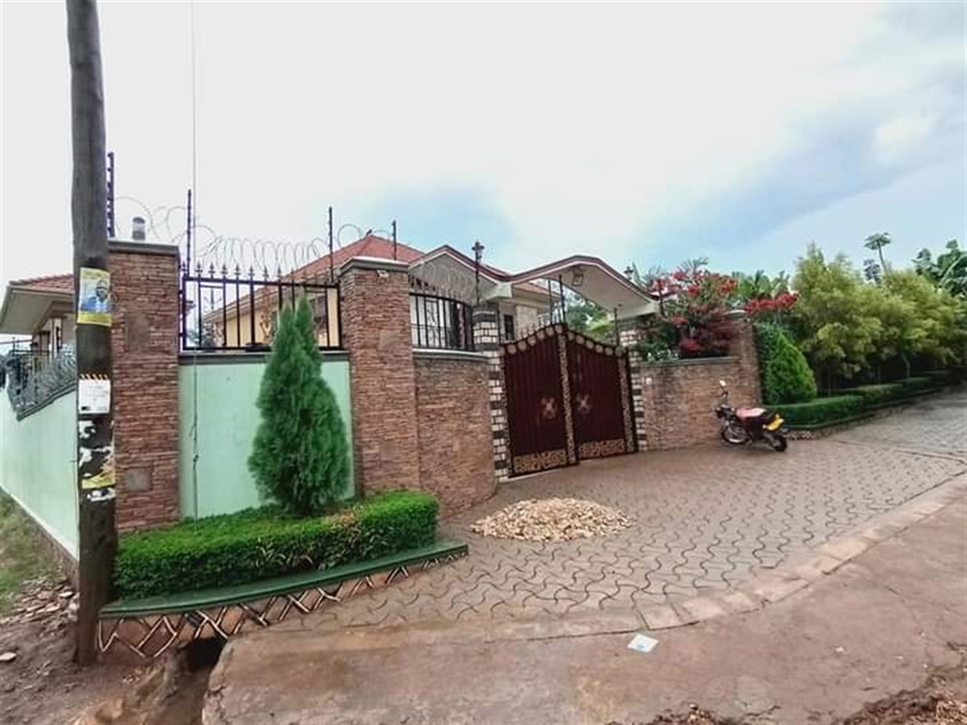 Storeyed house for sale in Nakweelo Wakiso
