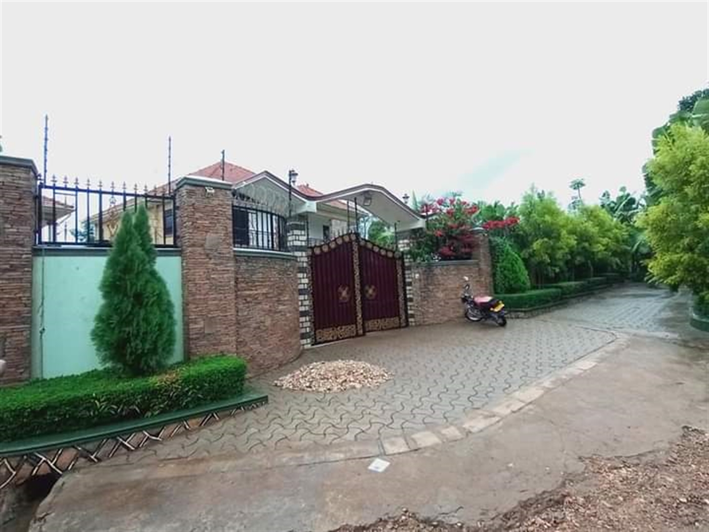 Storeyed house for sale in Nakweelo Wakiso