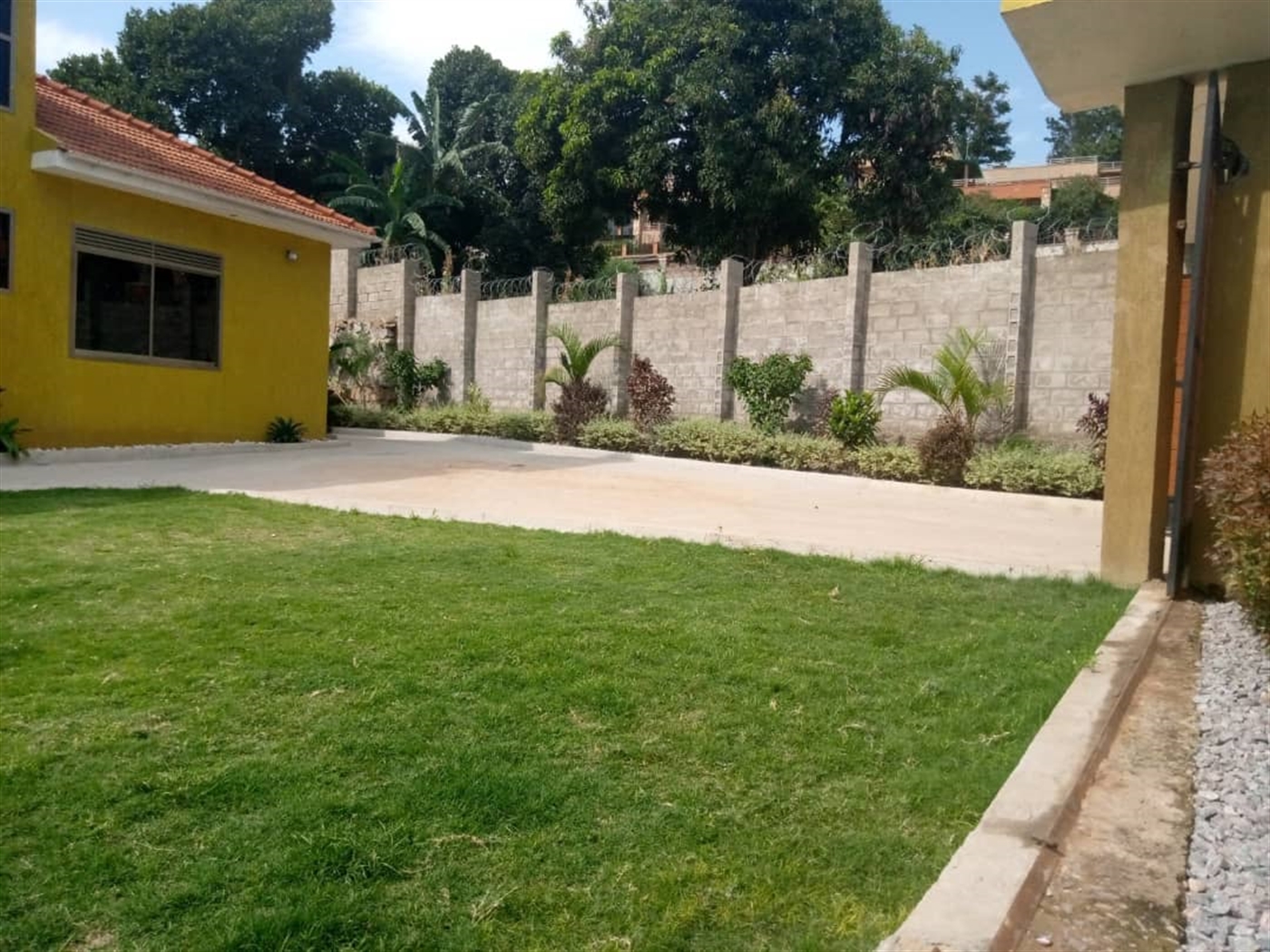 Storeyed house for sale in Munyonyo Kampala