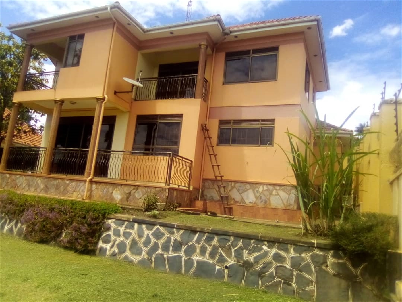 Storeyed house for sale in Kulambilo Wakiso
