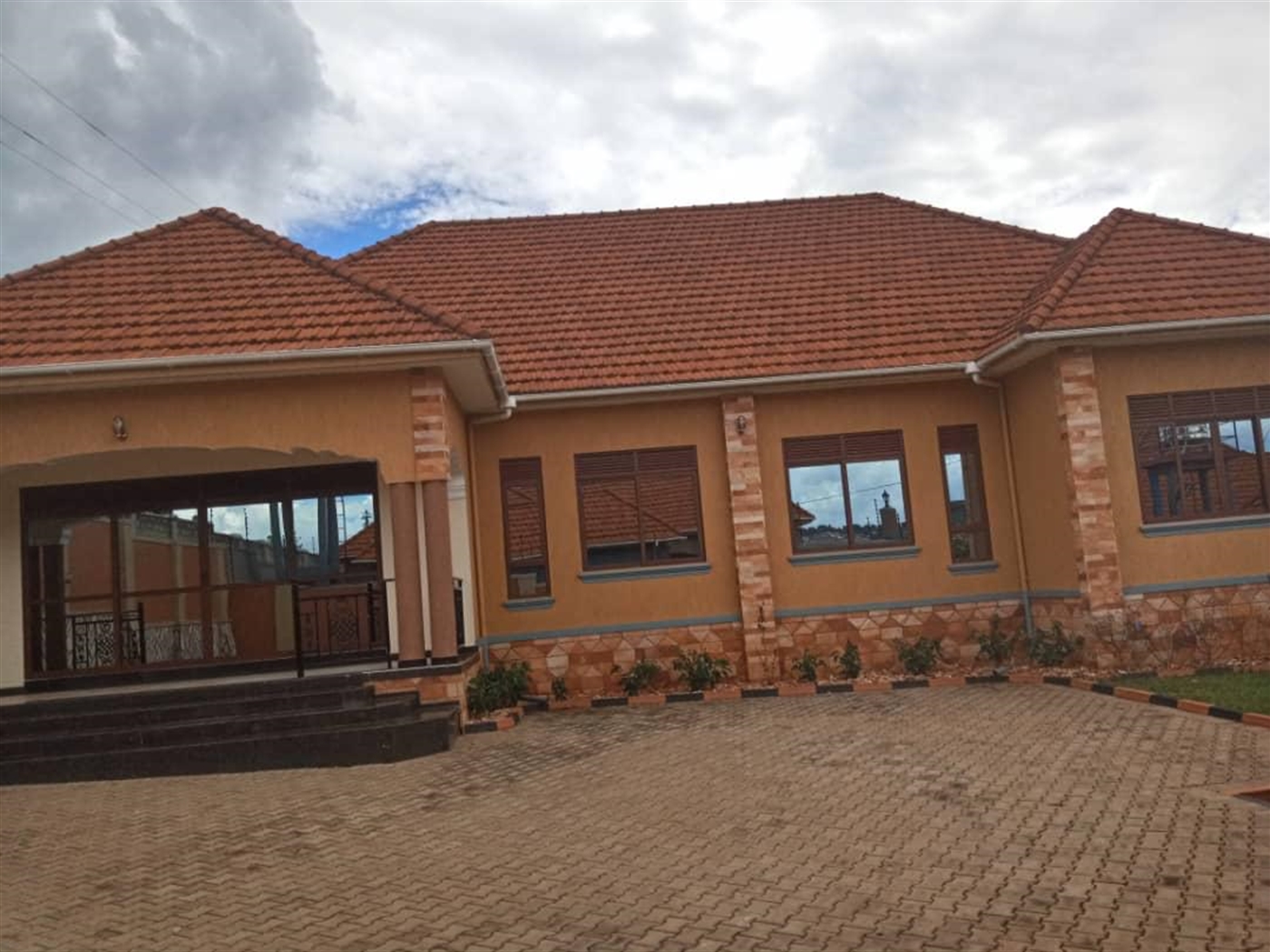 Bungalow for sale in Mutungo Kampala