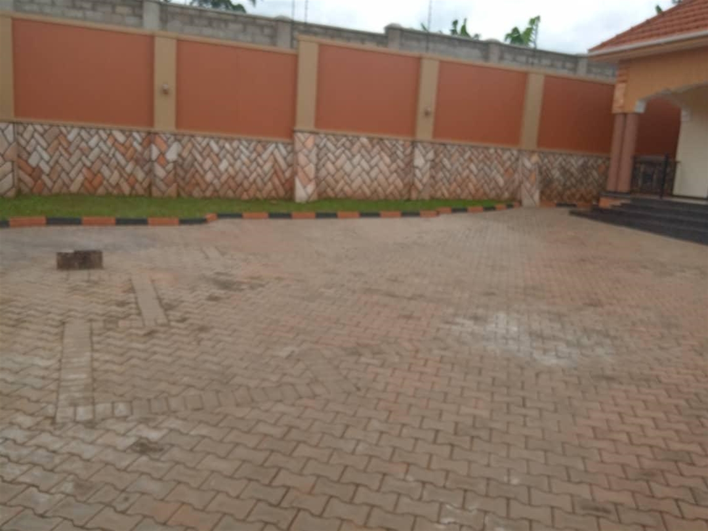 Bungalow for sale in Mutungo Kampala