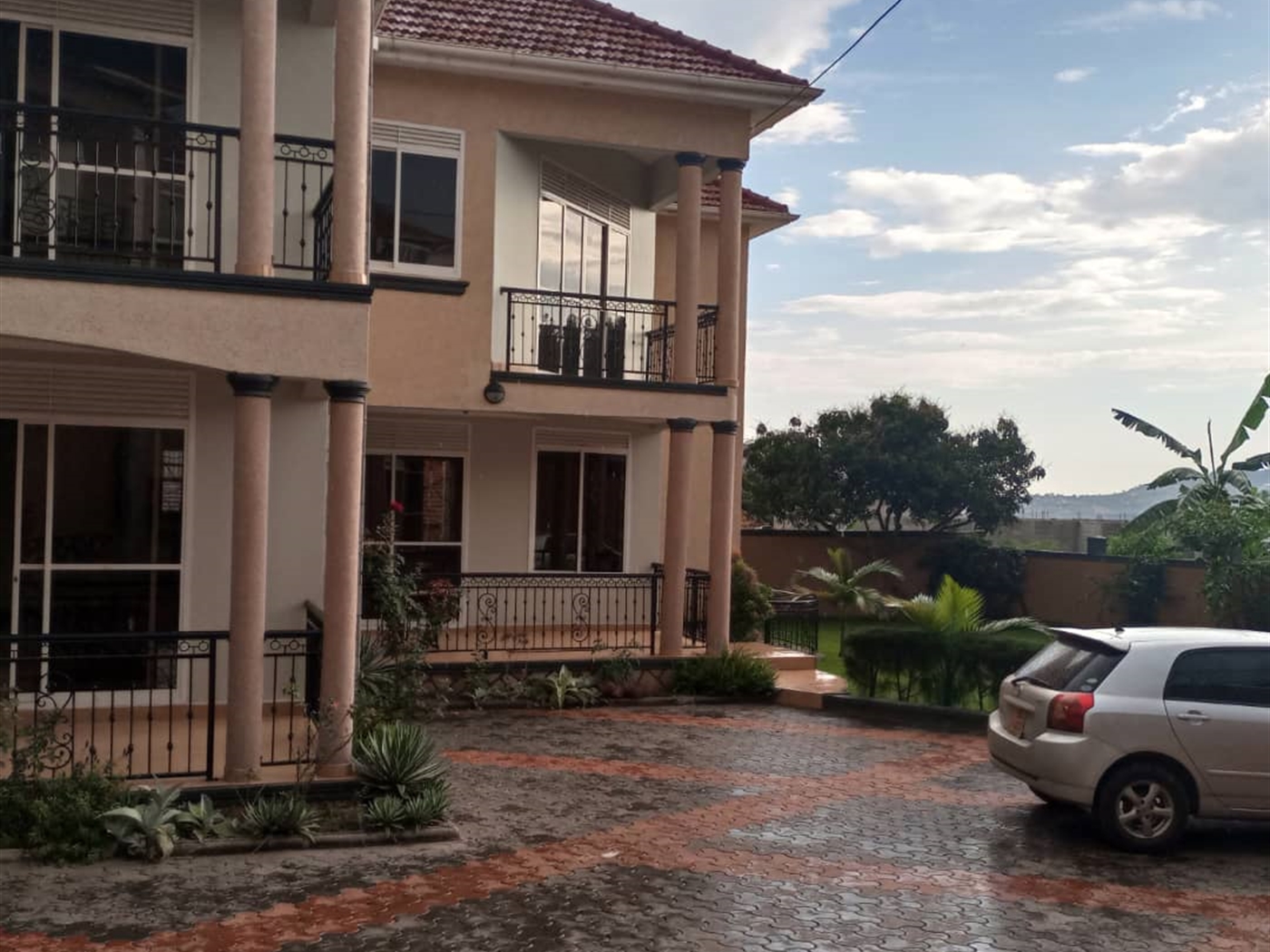 Storeyed house for sale in Munyonyo Kampala