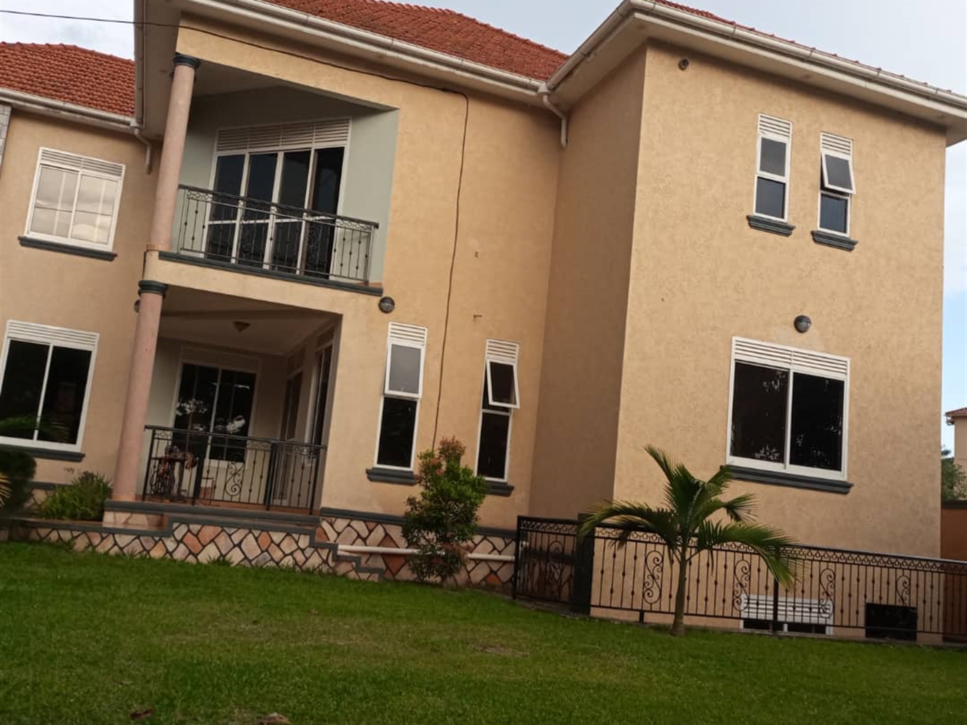 Storeyed house for sale in Munyonyo Kampala