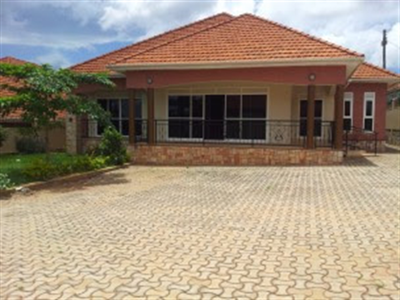 Bungalow for rent in Naalya Kampala