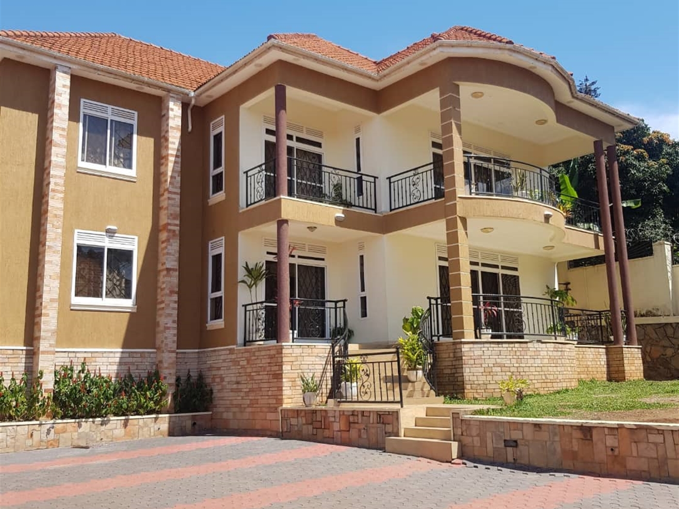 Storeyed house for rent in Munyonyo Kampala