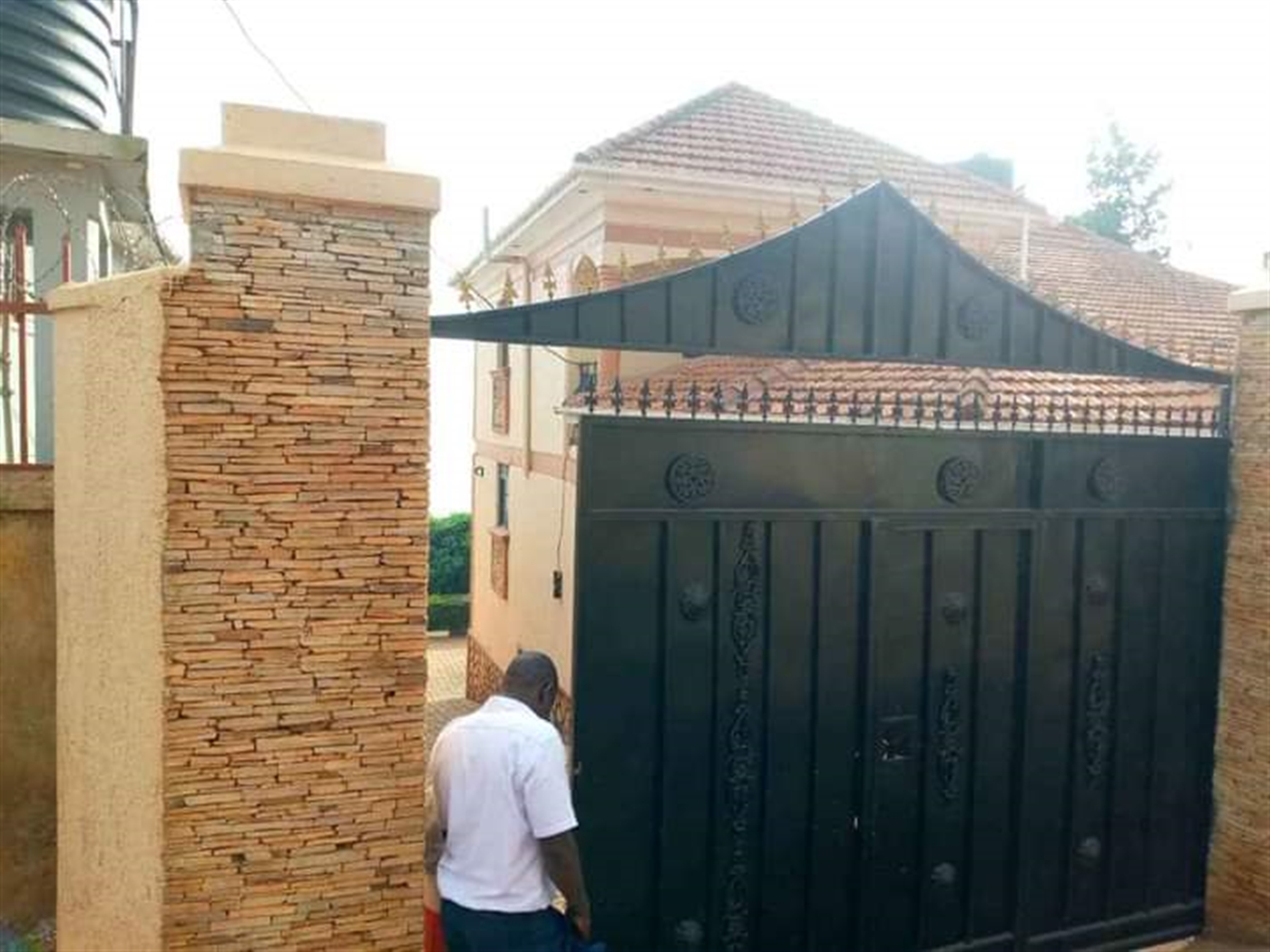 Storeyed house for sale in Seguku Wakiso