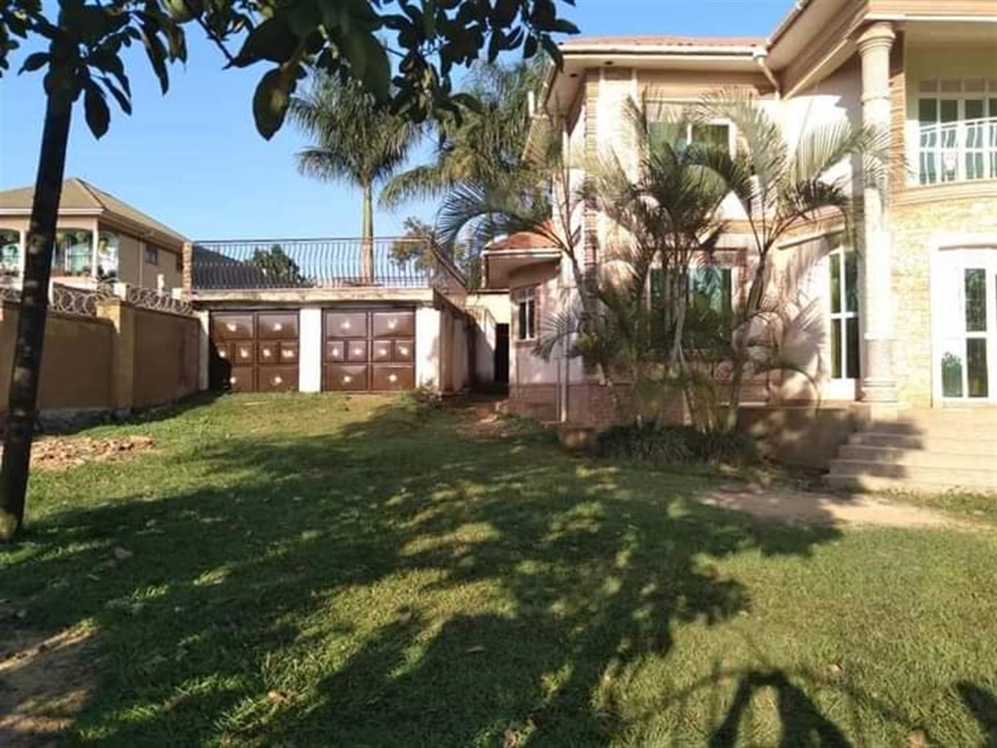 Storeyed house for sale in Kitala Wakiso