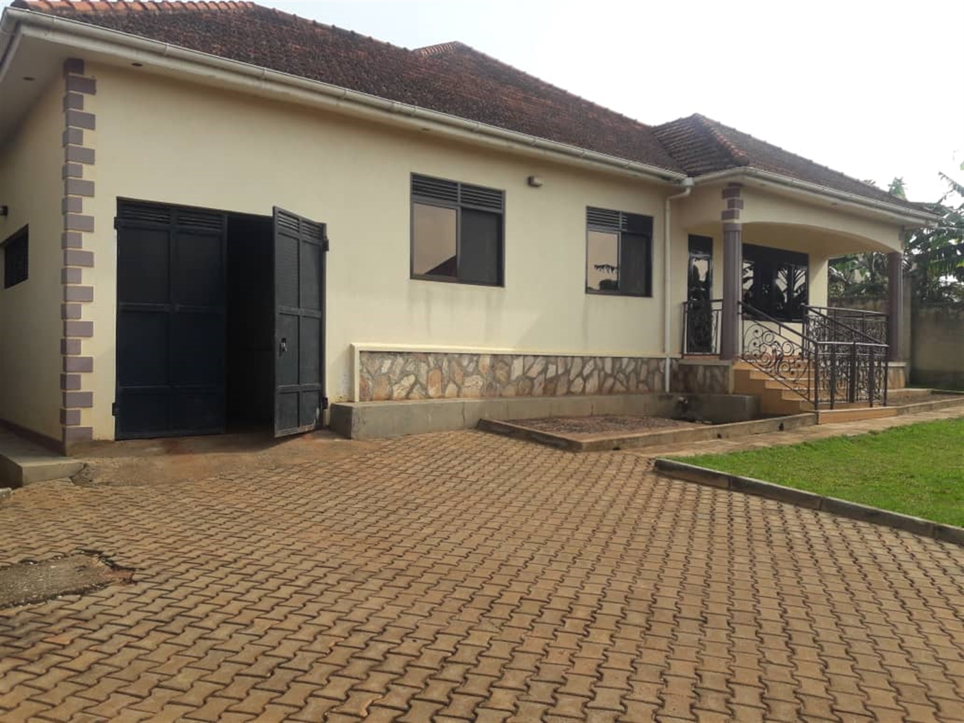 Bungalow for sale in Kitende Wakiso