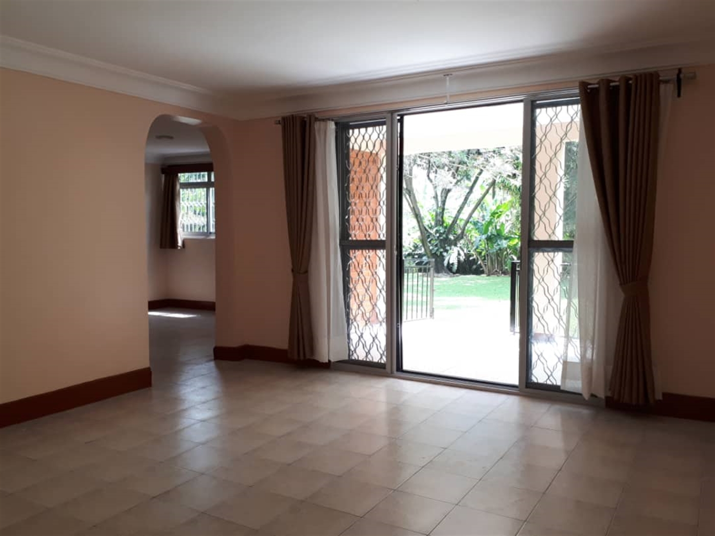 Town House for rent in Kitante Kampala