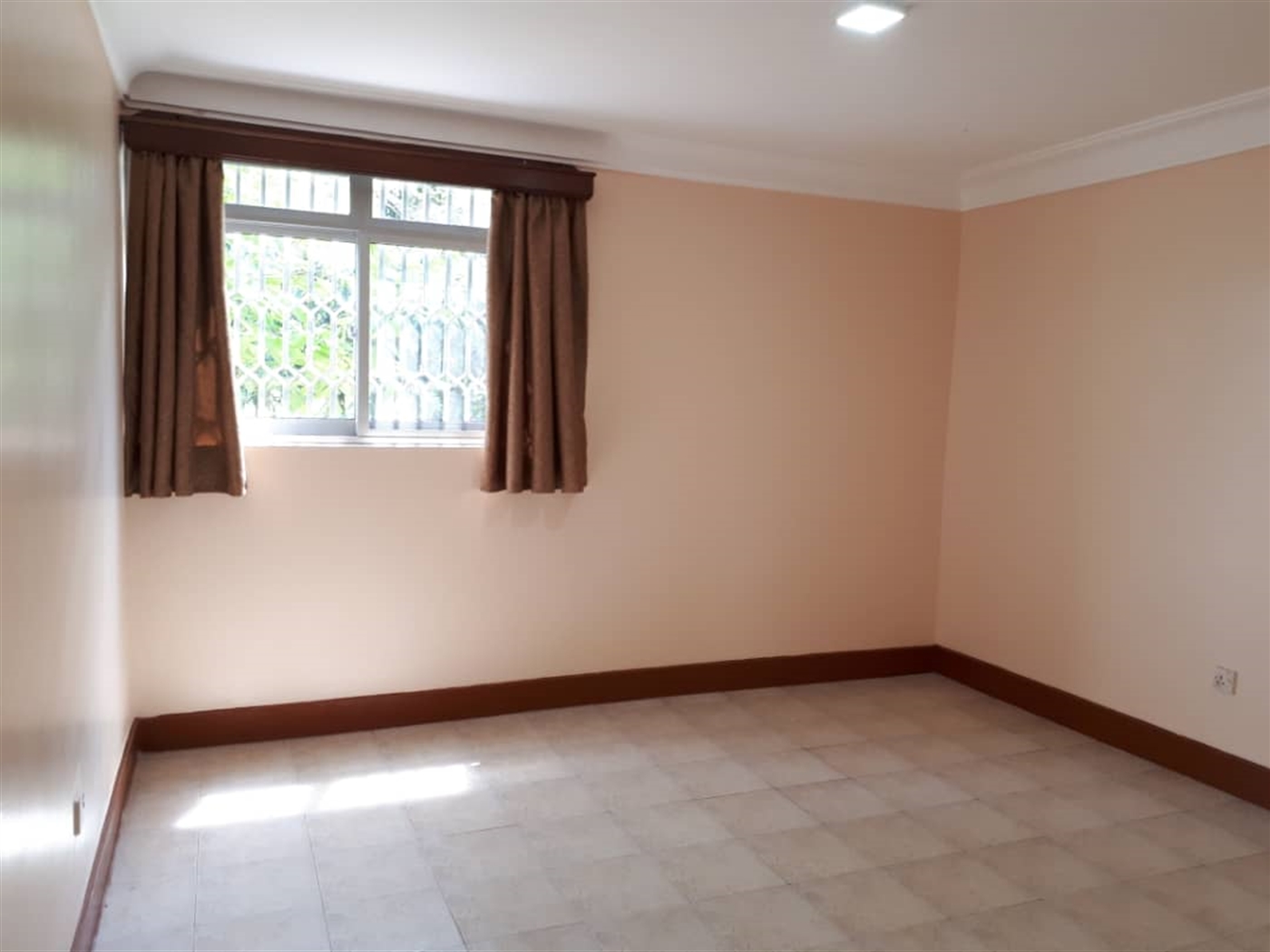 Town House for rent in Kitante Kampala
