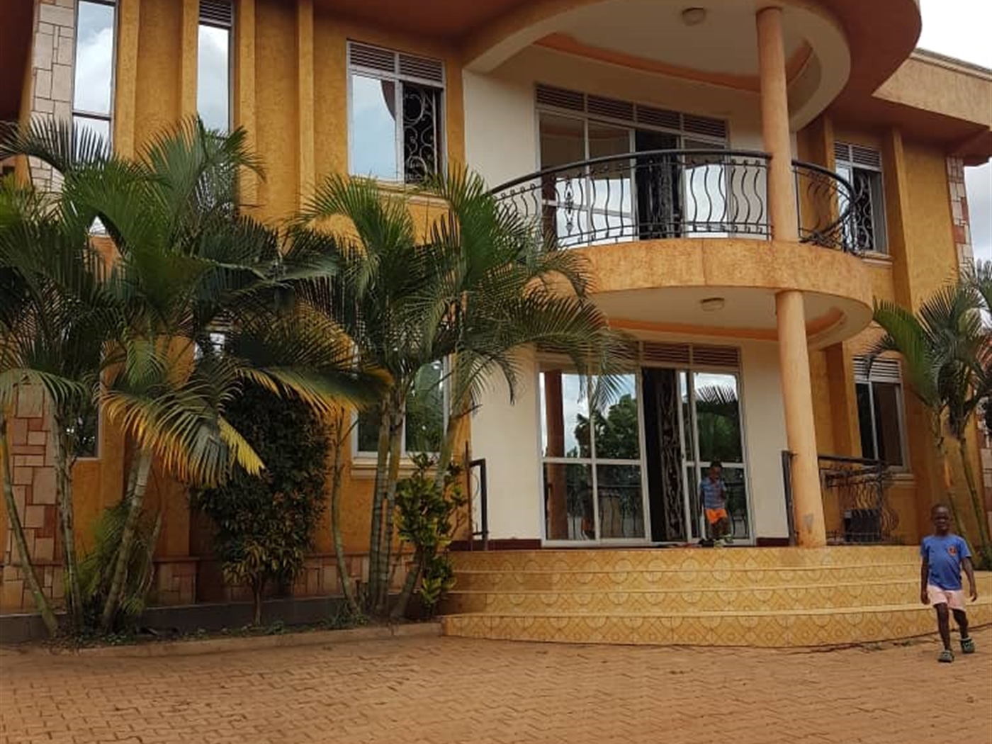 Storeyed house for sale in Seguku Wakiso