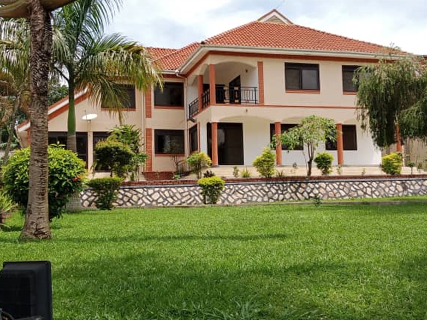 Storeyed house for rent in Naguru Kampala