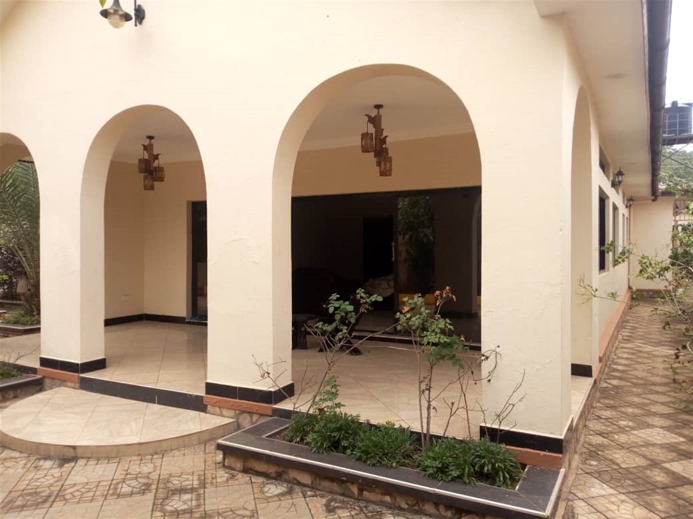 Mansion for sale in Kansanga Kampala