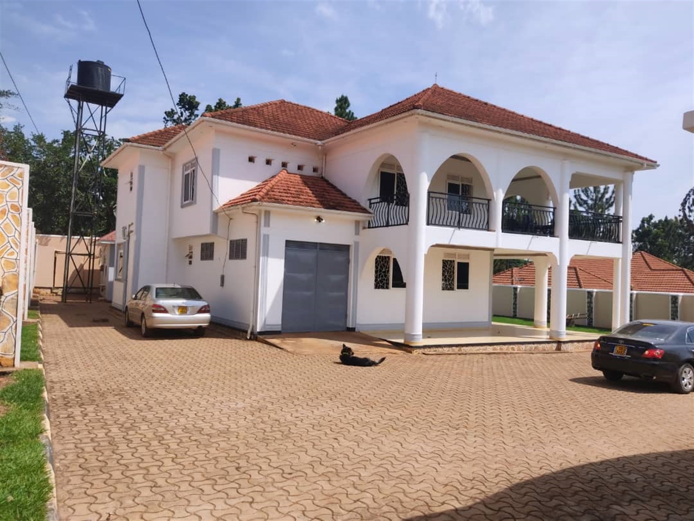 Mansion for sale in Kira Wakiso