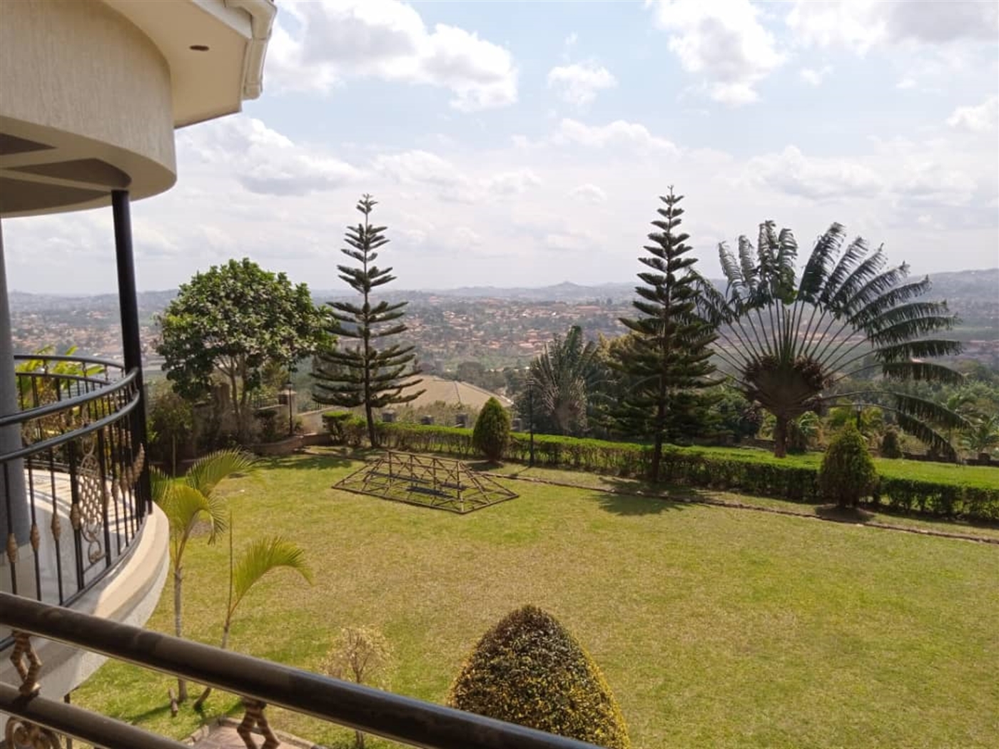 Maisonette for sale in Mutundwe Wakiso