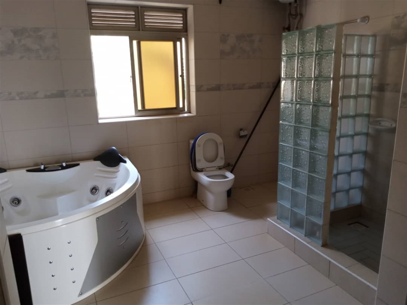 Maisonette for sale in Mutundwe Wakiso