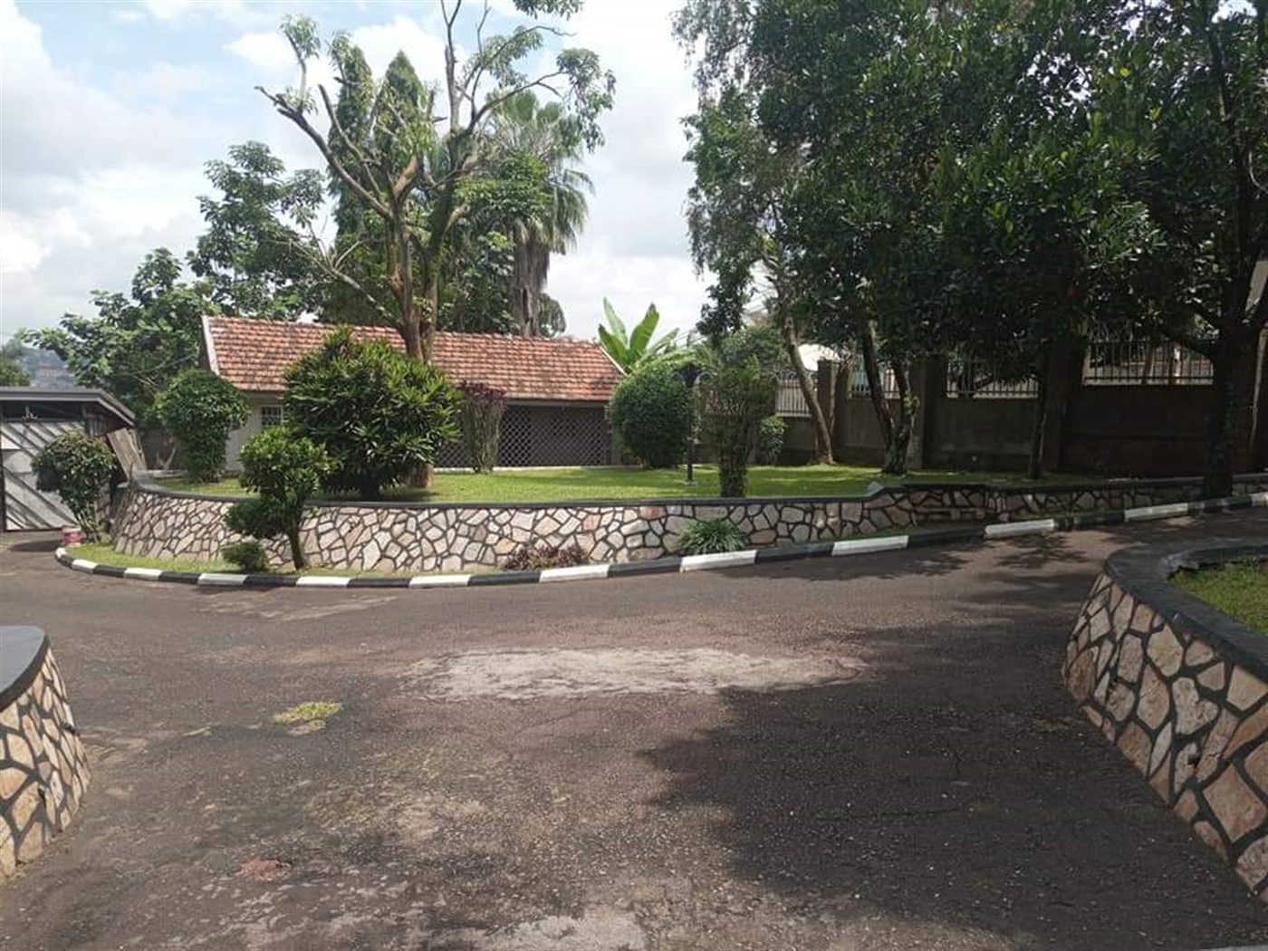 Bungalow for sale in Bugoloobi Wakiso