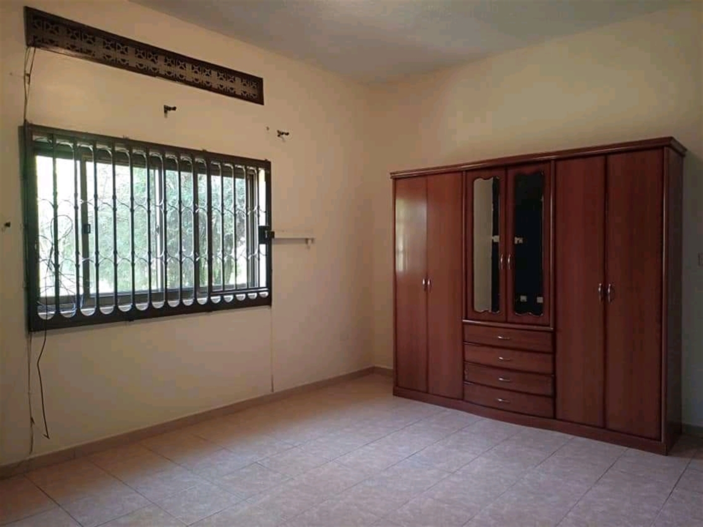 Bungalow for sale in Bugoloobi Kampala