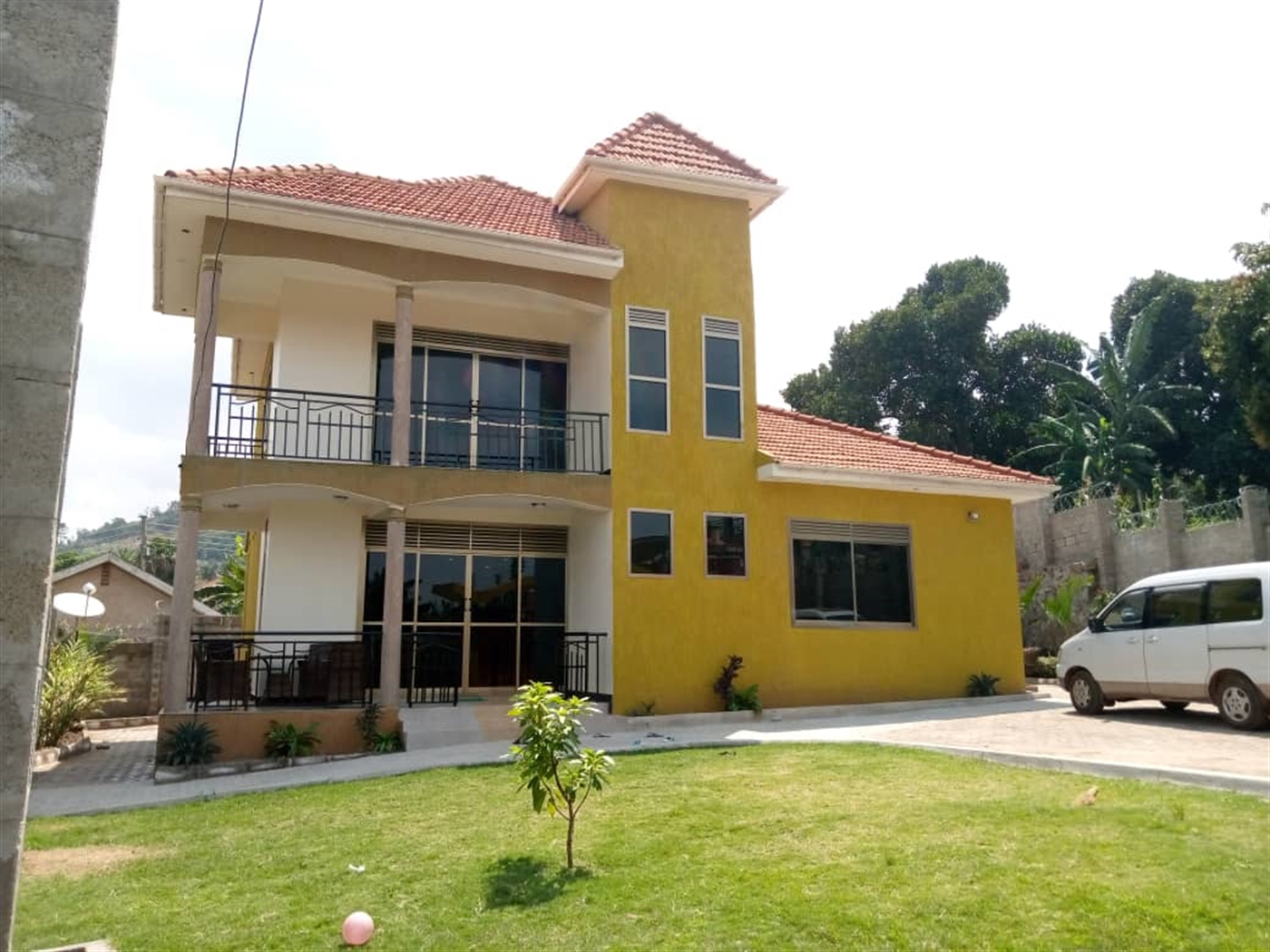 Storeyed house for sale in Munyonyo Kampala