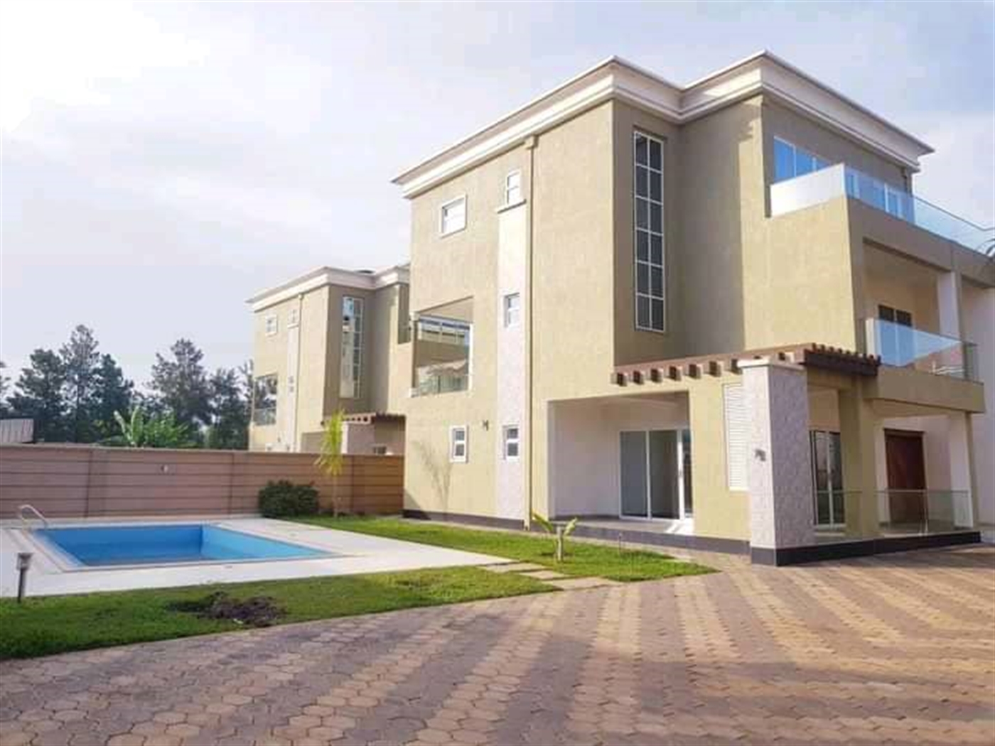 Mansion for sale in Munyonyo Kampala