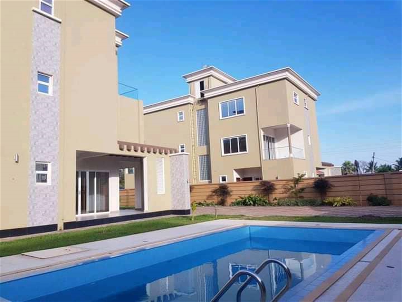 Mansion for sale in Munyonyo Kampala