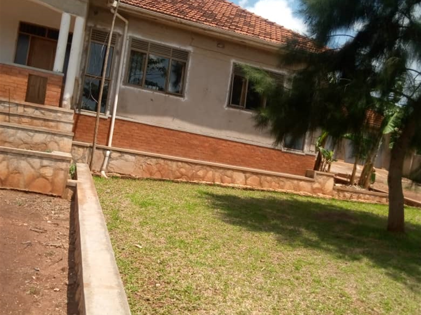 Mansion for sale in Bombo Luweero