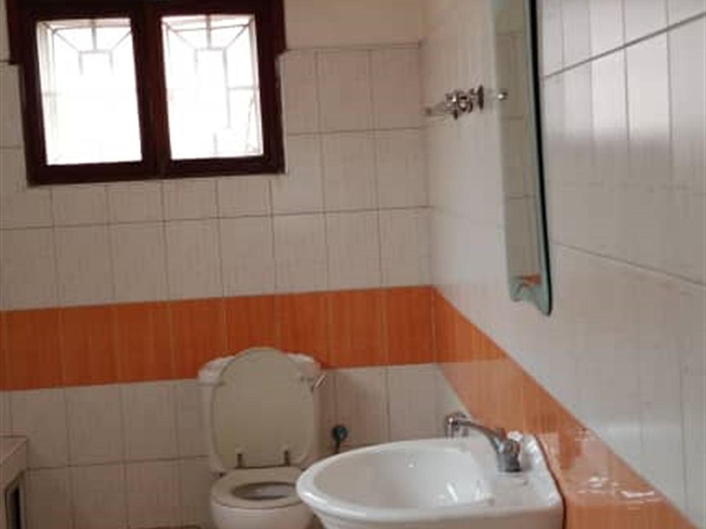 Storeyed house for rent in Bugoloobi Kampala