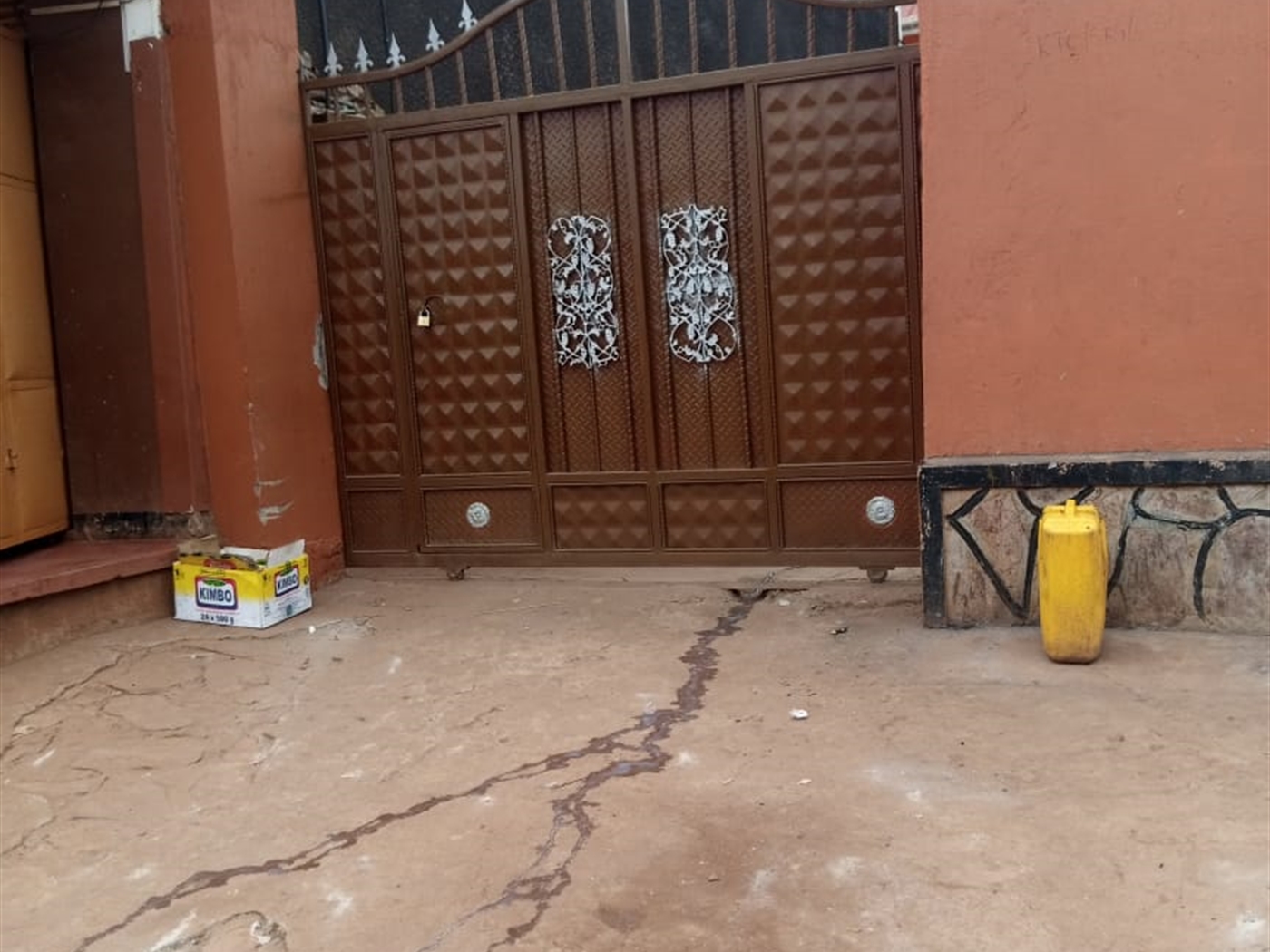 Commercial block for sale in Kitende Wakiso